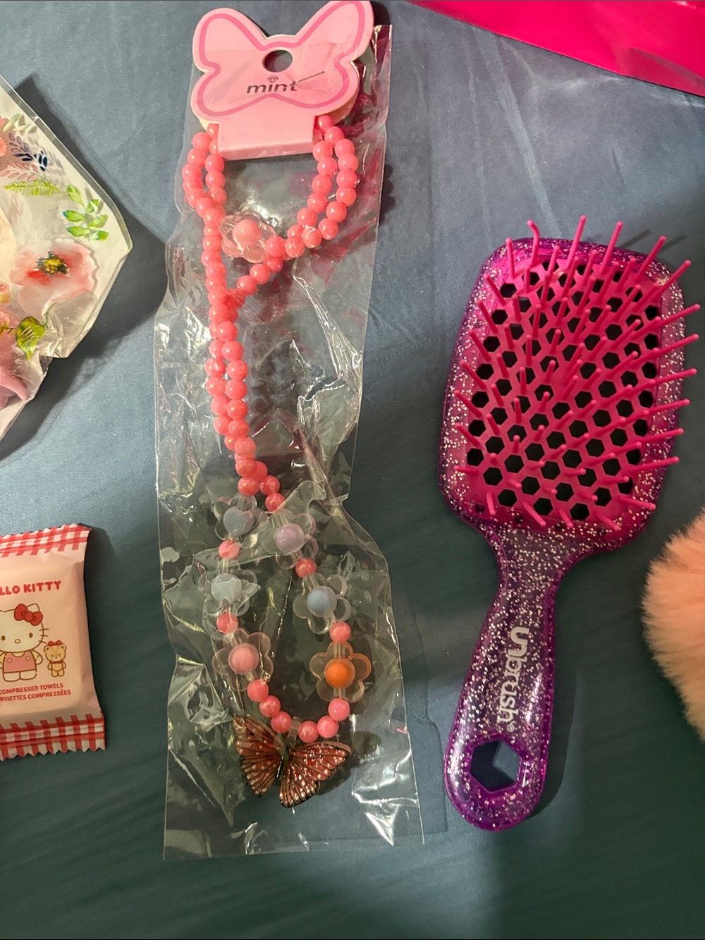 Pink Girls' Bath & Body Gift Set with Accessories, necklace, headband, lip balm, - Picture 7 of 16